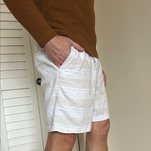 SIZE S / Old Navy / Linen Blend / Men's White and Cream Striped Shorts - Picture 6 of 8